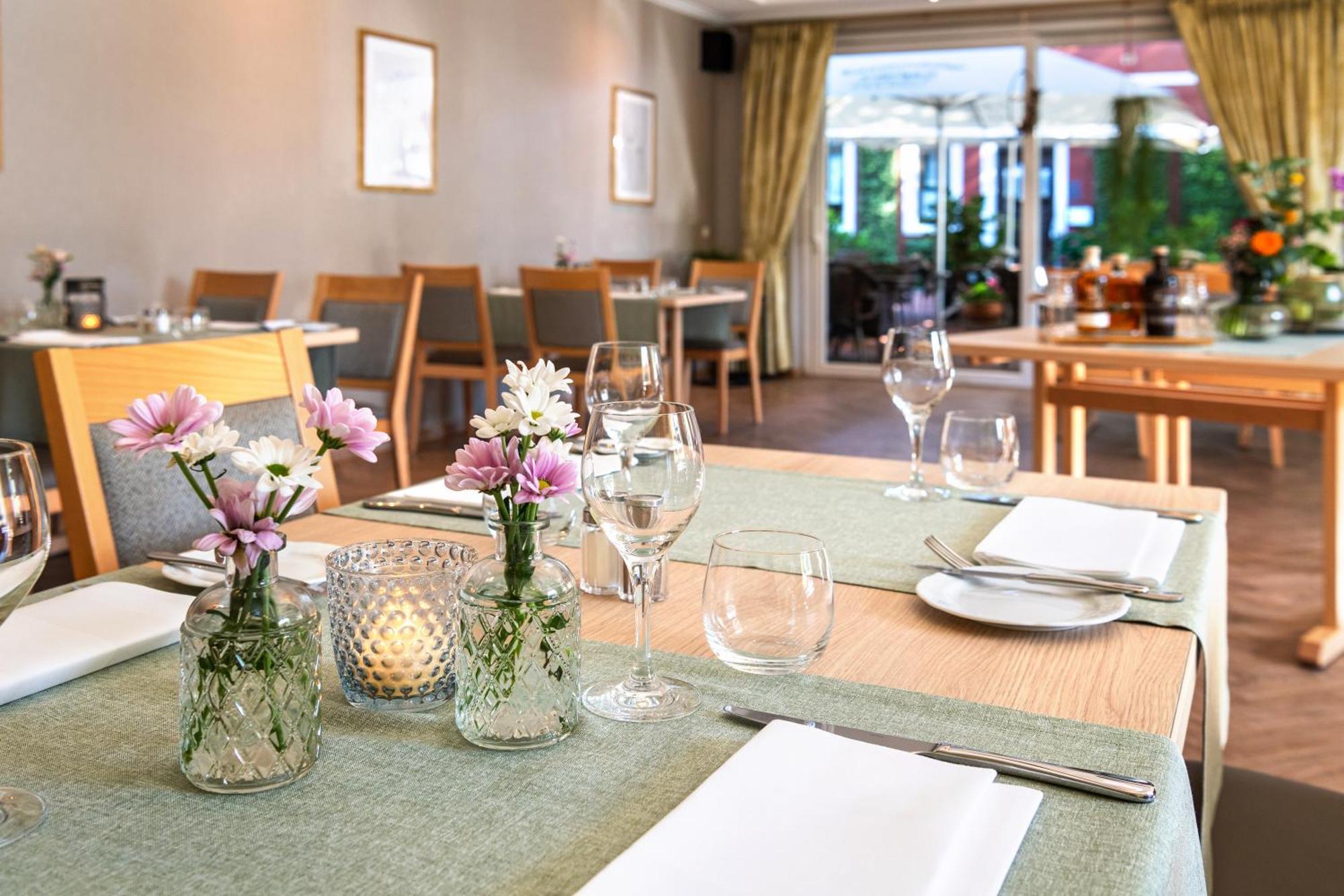 Hotel Restaurant "Zur Post" Holdorf ภายนอก รูปภาพ