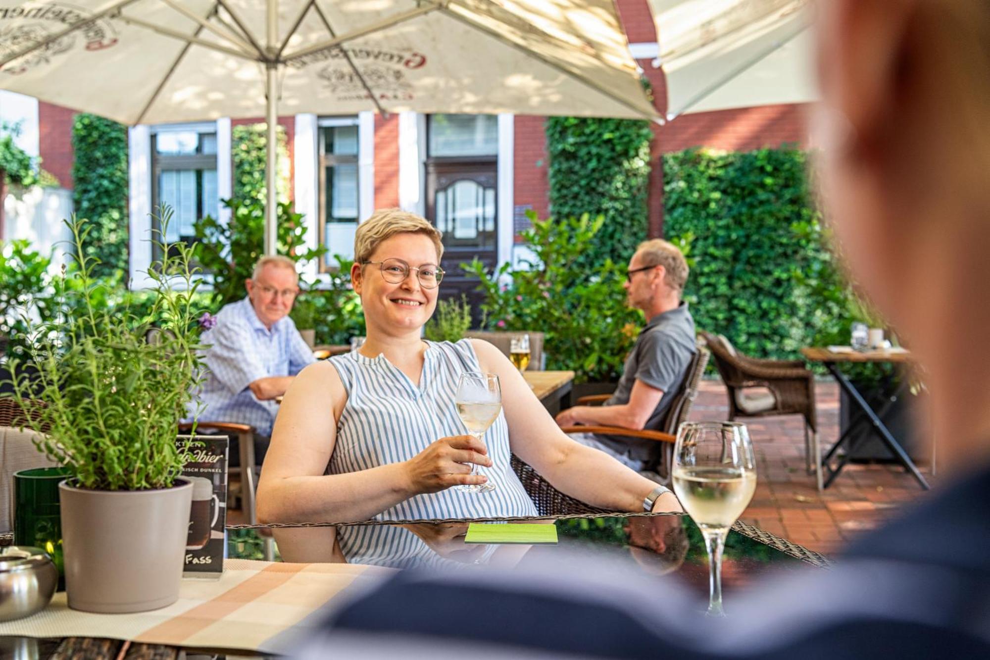 Hotel Restaurant "Zur Post" Holdorf ภายนอก รูปภาพ