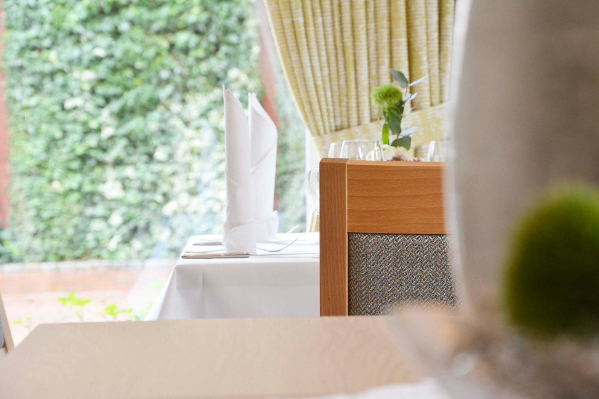 Hotel Restaurant "Zur Post" Holdorf ภายนอก รูปภาพ